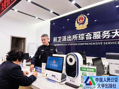 按住Ctrl键+鼠标滚轮缩放