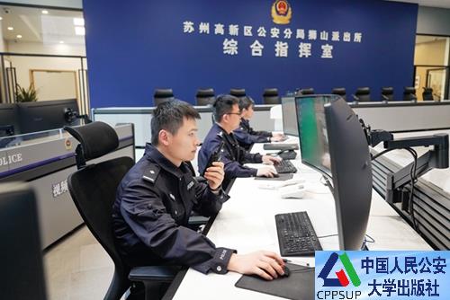 按住Ctrl键+鼠标滚轮缩放